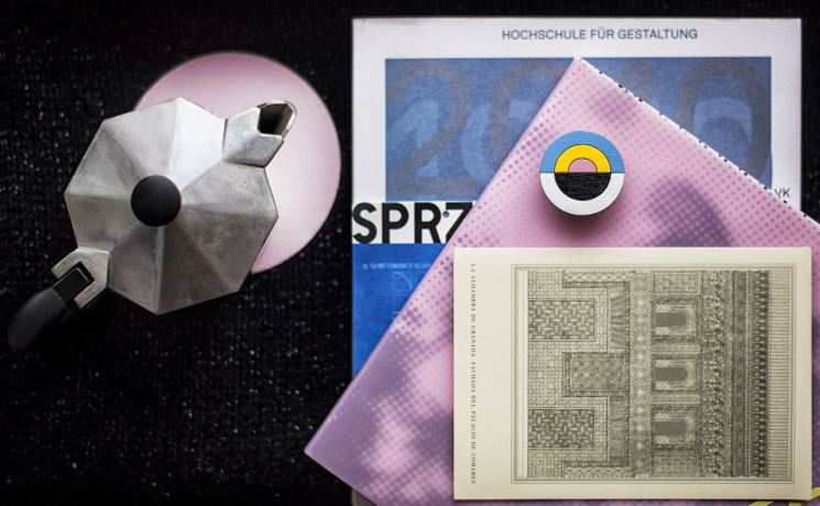 Брошка Хильма аф Клинт Лебедь