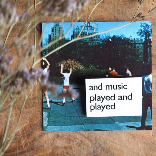 Брошка Music played. Мекас