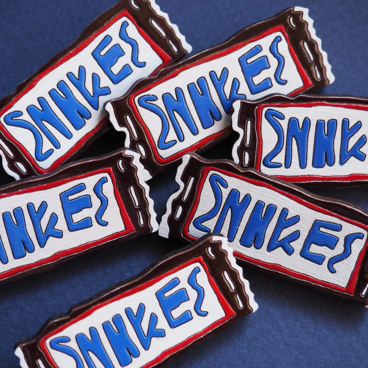 Брошка Сникерс х Новые Городские